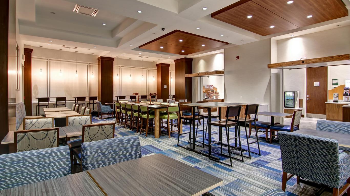 Holiday Inn Express Hotel & Suites Toronto - Markham, An IHG Hotel